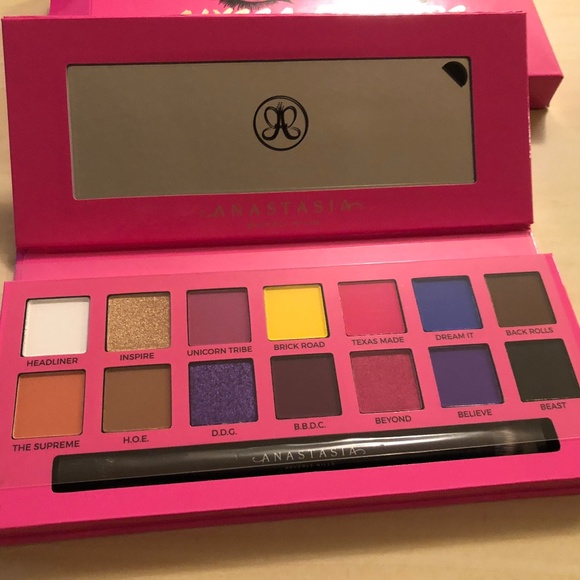 Alyssa Edwards Eyeshadow Palette - Picture 1 of 4